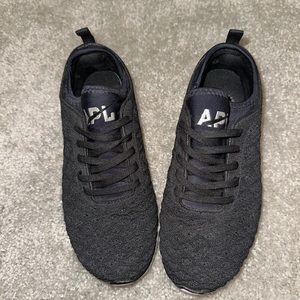 Women’s APL gym shoe